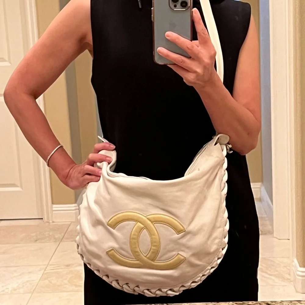 White Chanel Hobo shoulder bag - Picture 3 of 8